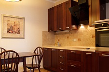 Фото образца кухни на заказ с мебельными фасадами Лорес серии Рива